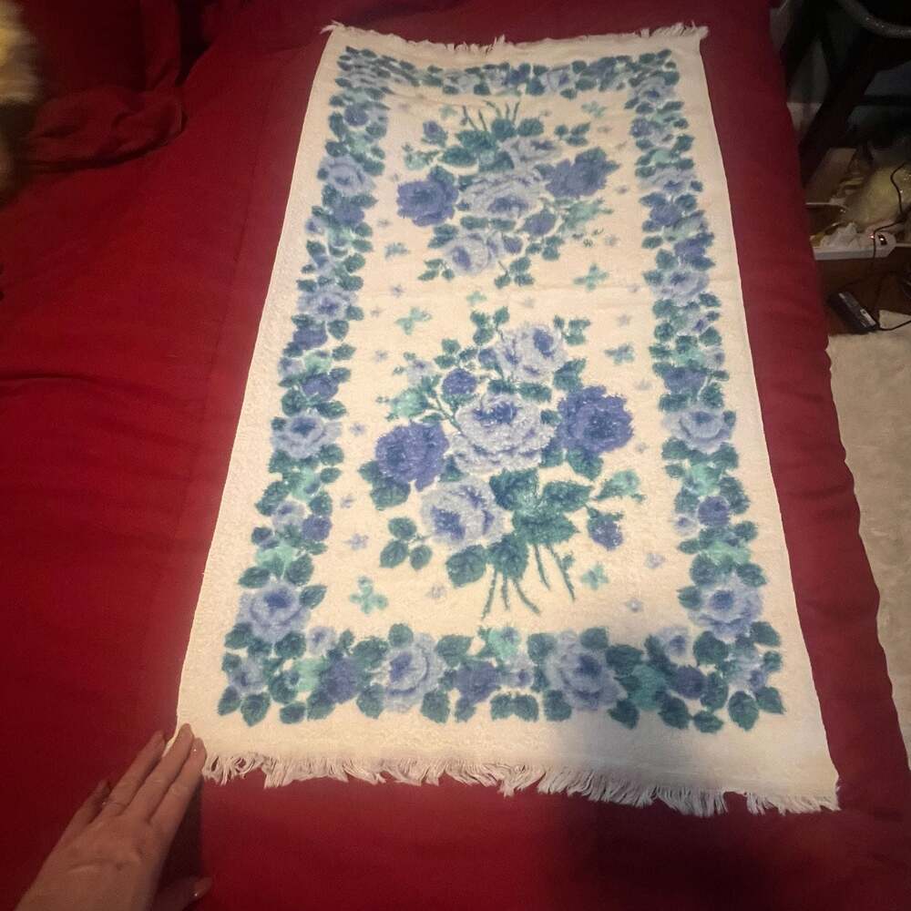 VTG  Dundee Blue & Green Floral Rose Cotton Bath Towel Set of 2 w Fringe 24 X 42